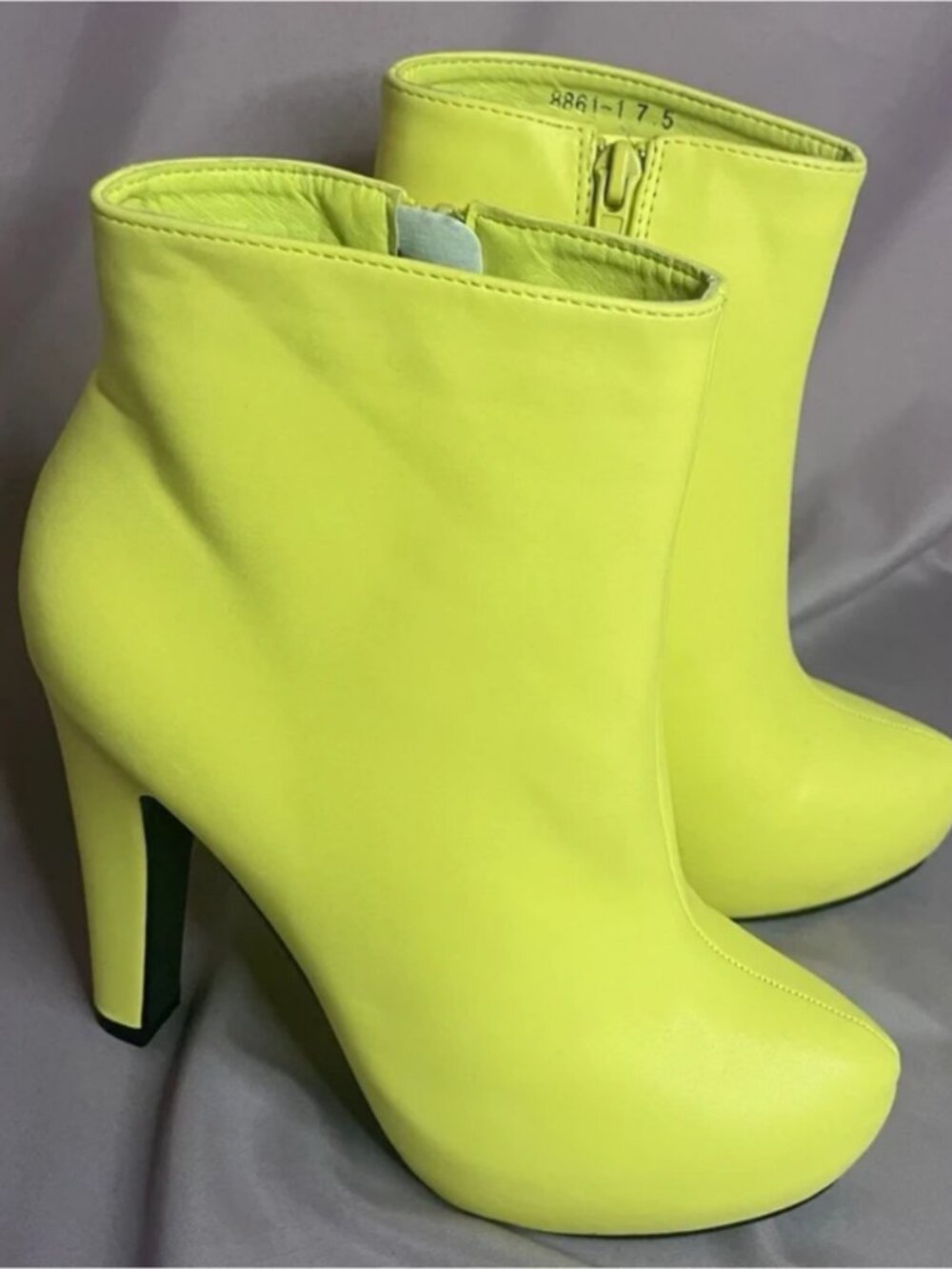 Zip up boots sz 7.5